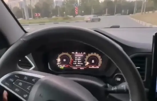 У Lada Vesta прямо во время движения заблокировался руль